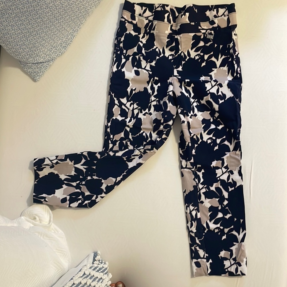 Navy blue, taupe, and white cropped pants